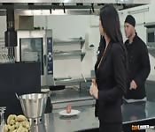 Follando en una cocina española