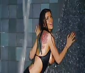 Romi Rain sexy y húmeda