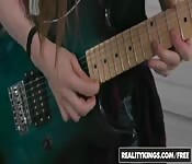 Phoenix Marie enseña modales a su madrastra