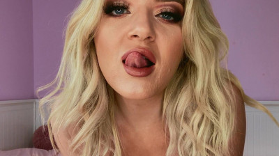 Lana Wolf playing with the big stuff